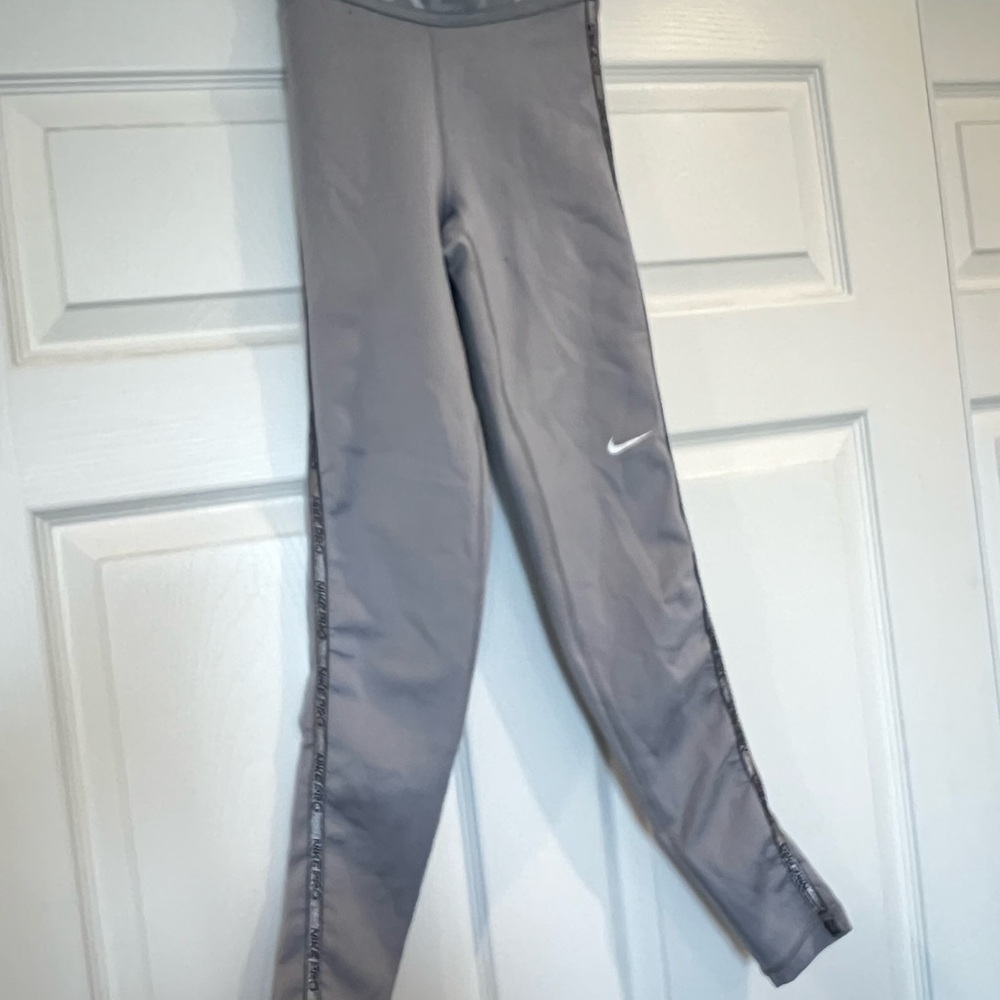 Nike Pro Therma-Fit Light Gray Nike Pro Thermal-Fit leggings , size xsmall